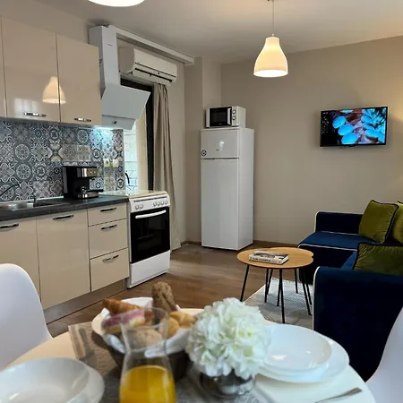 Апартамент Location Kapana For 4 Guests & Parking